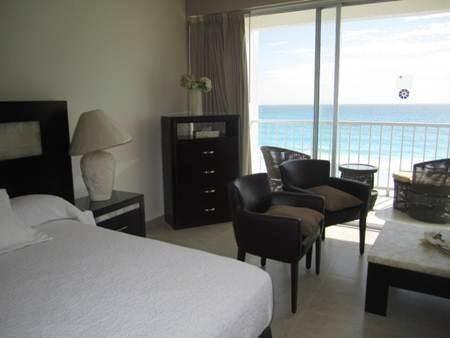 Beachfront Studio Carisa Y Palma Apartment Cancun Bilik gambar