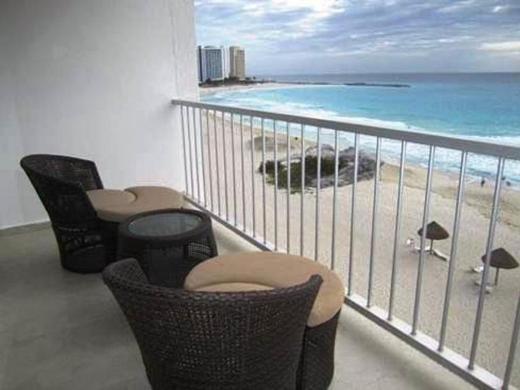 Beachfront Studio Carisa Y Palma Apartment Cancun Bilik gambar